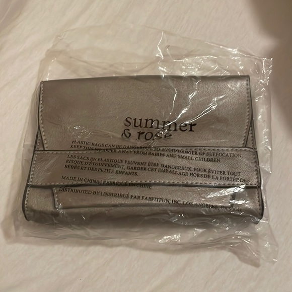 Silver purse, new - Picture 4 of 9